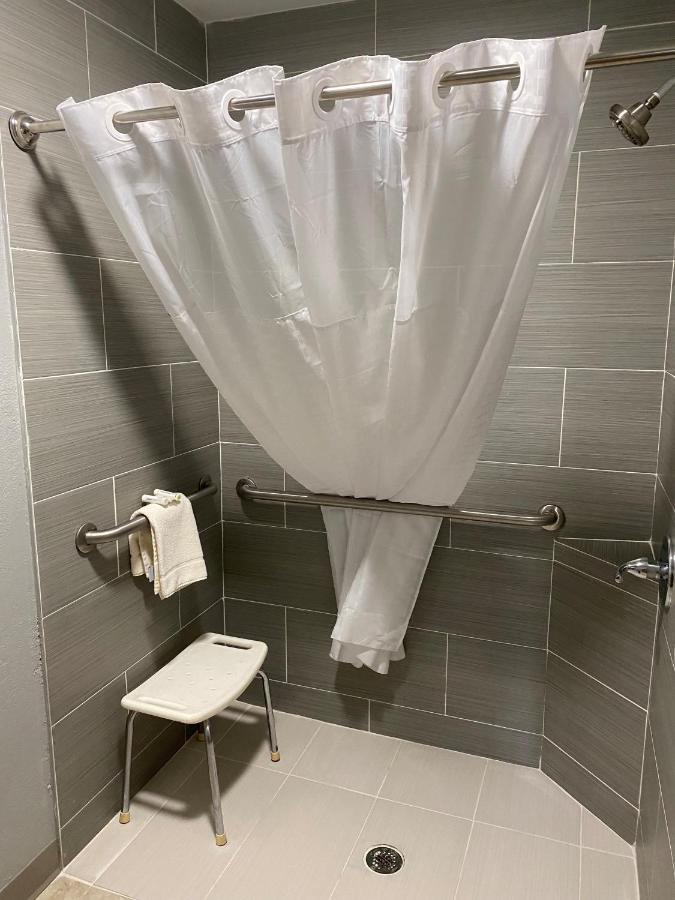 Americinn By Wyndham Williamsburg Екстериор снимка