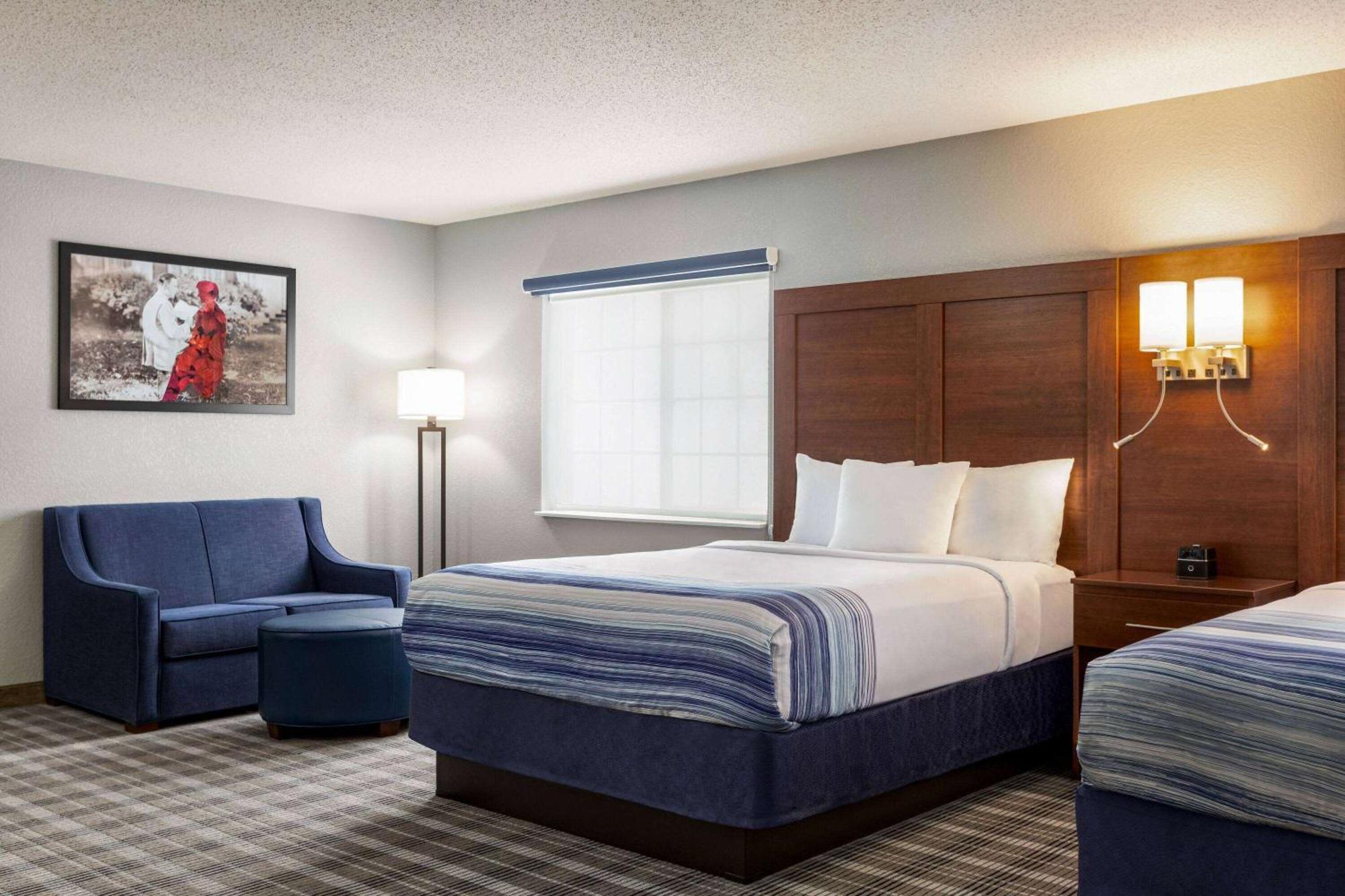 Americinn By Wyndham Williamsburg Екстериор снимка