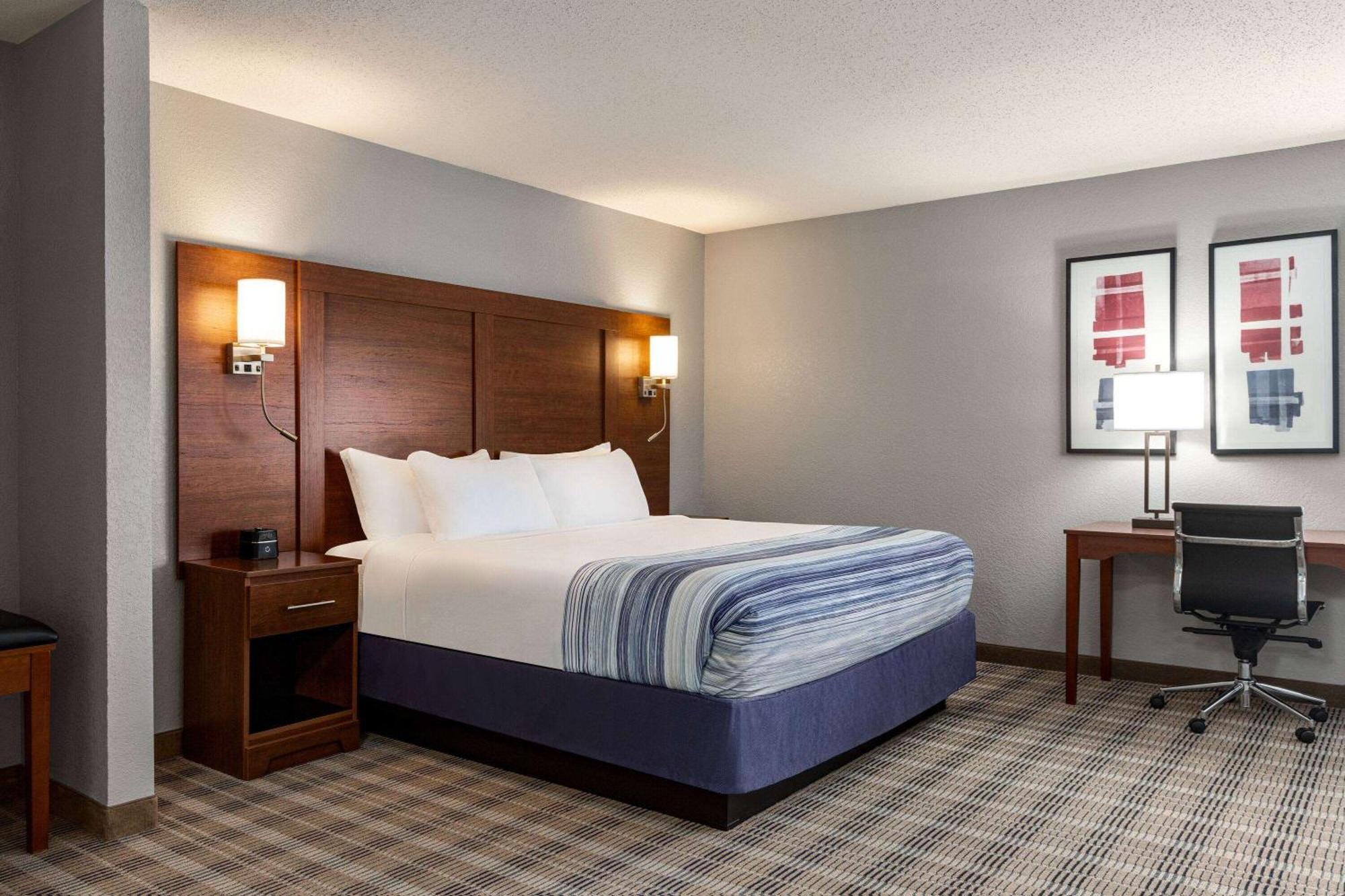 Americinn By Wyndham Williamsburg Екстериор снимка