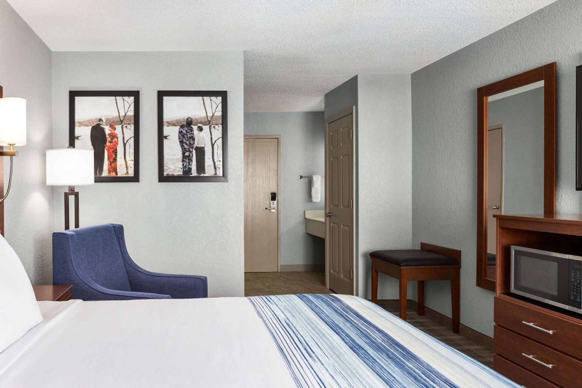 Americinn By Wyndham Williamsburg Екстериор снимка