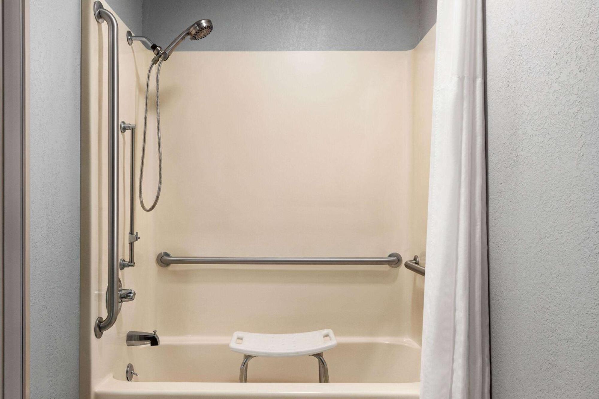 Americinn By Wyndham Williamsburg Екстериор снимка