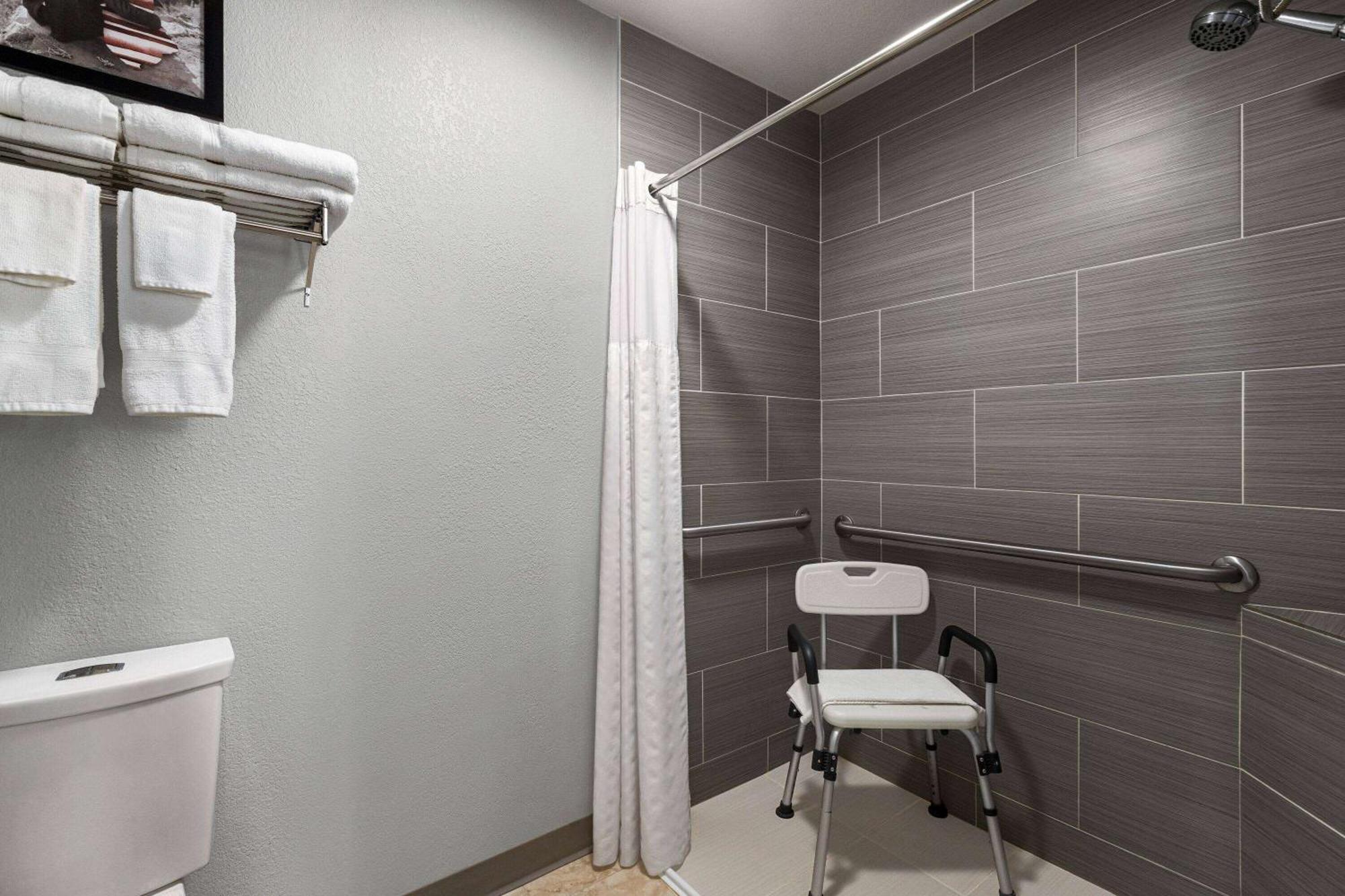 Americinn By Wyndham Williamsburg Екстериор снимка