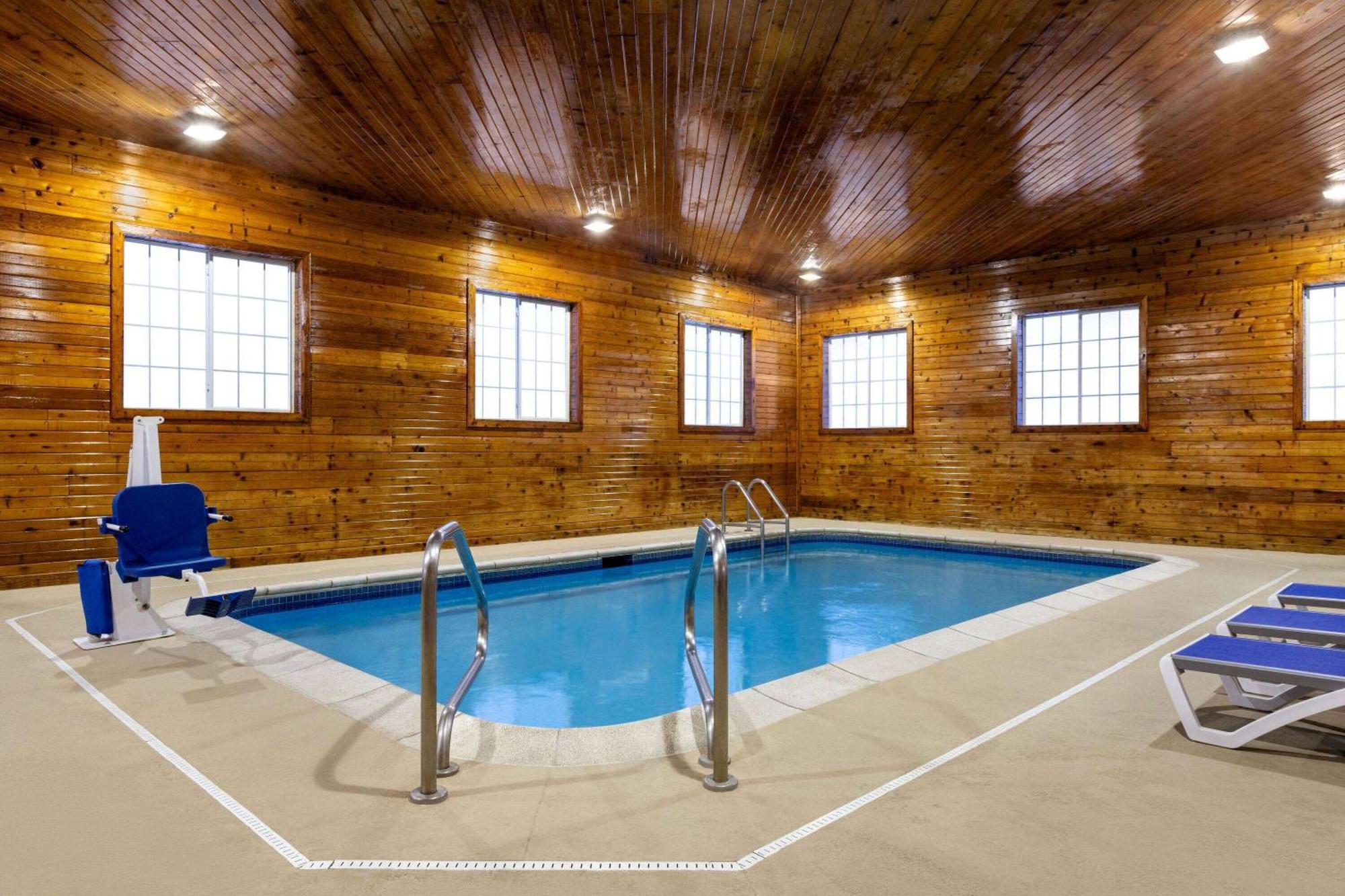 Americinn By Wyndham Williamsburg Екстериор снимка