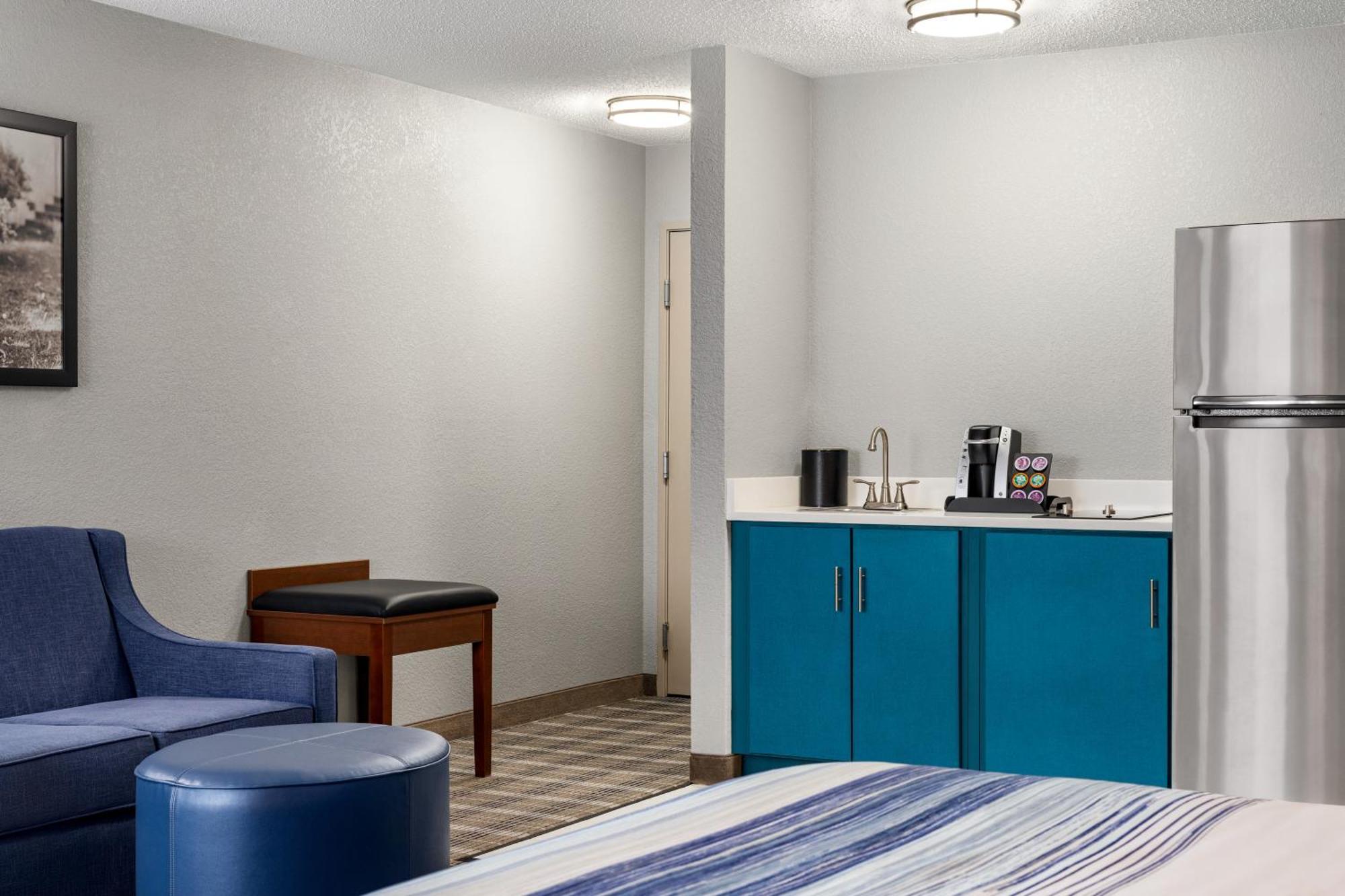Americinn By Wyndham Williamsburg Екстериор снимка